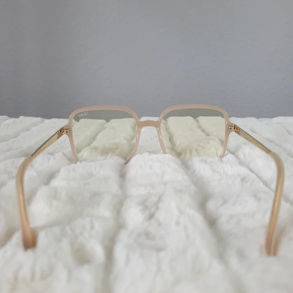 QUAY // ltd ed jlo collaboration nude xl square blue light glasses - Picture 8 of 16